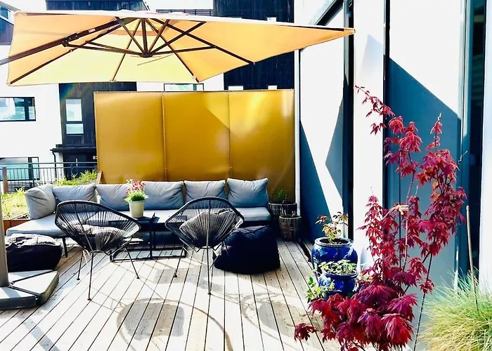 Dvergsnes Modern Townhouse *